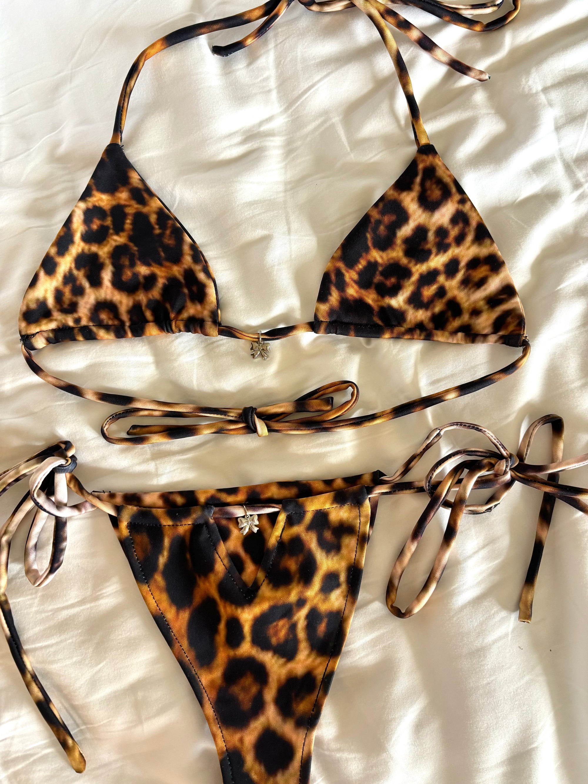 LEOPARD CHARM BIKINI TOP