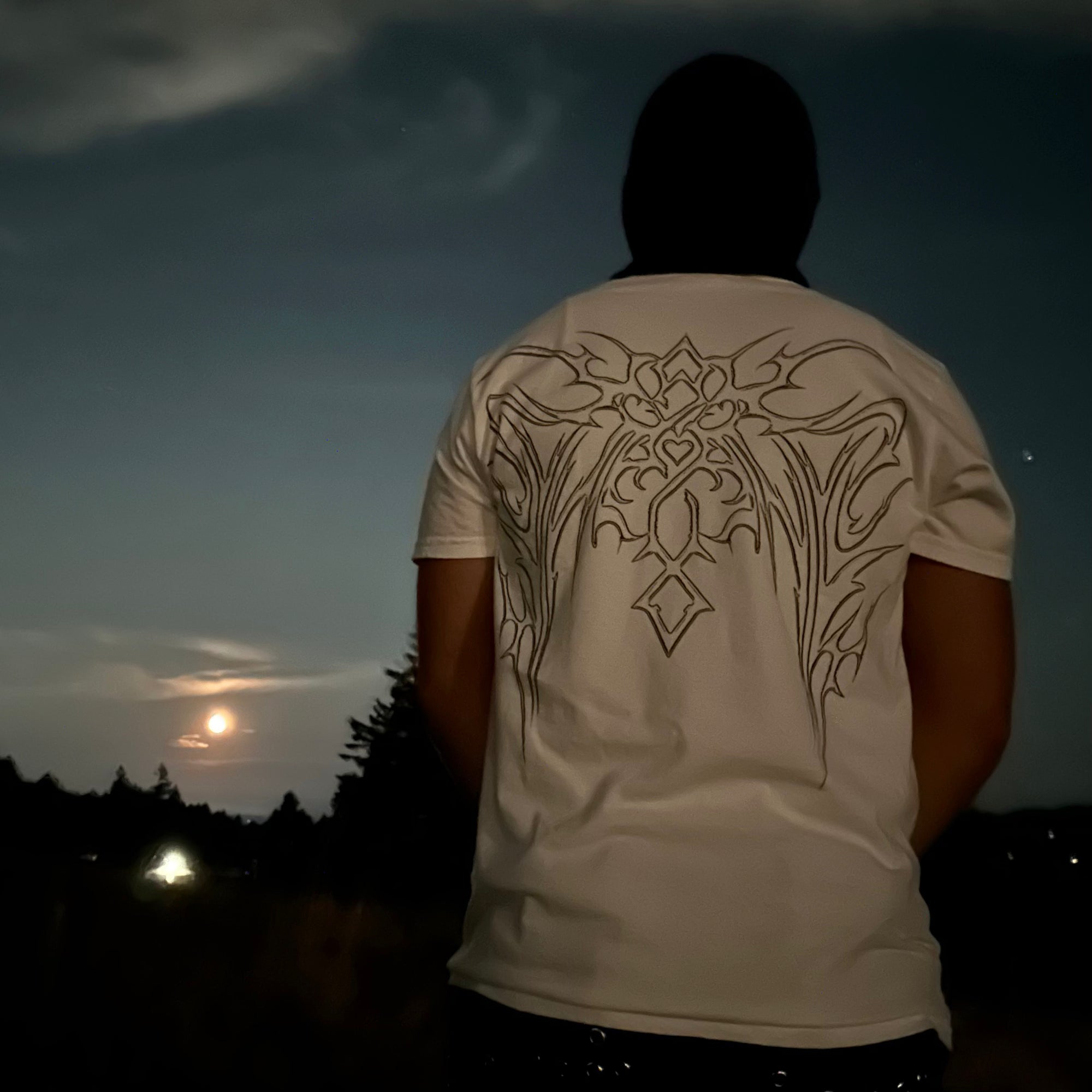 SYNC WINGS T [WHITE]