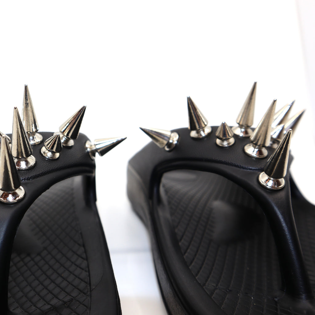 DESIRE SPIKED SANDAL [UNISEX]