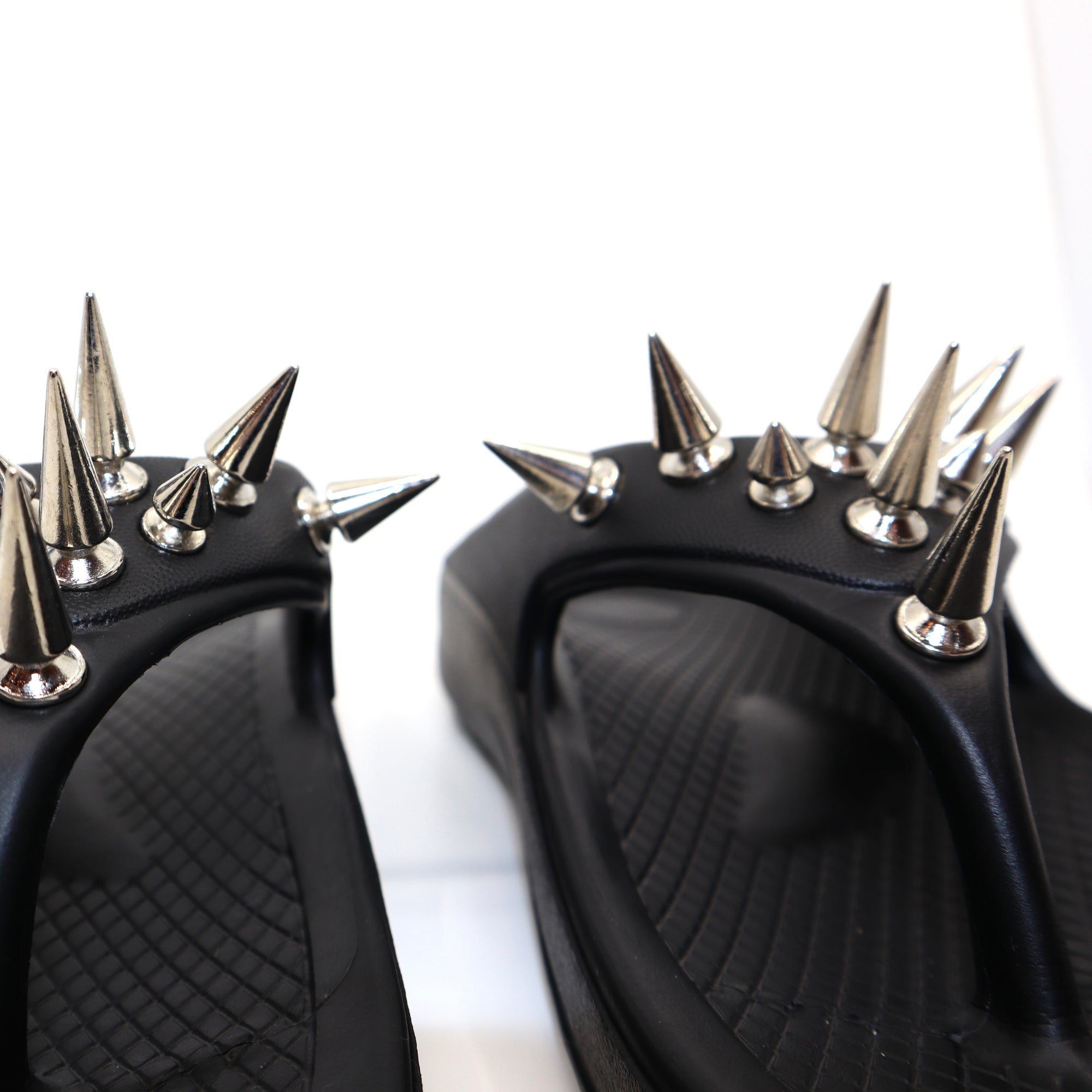 DESIRE SPIKED SANDAL [UNISEX]