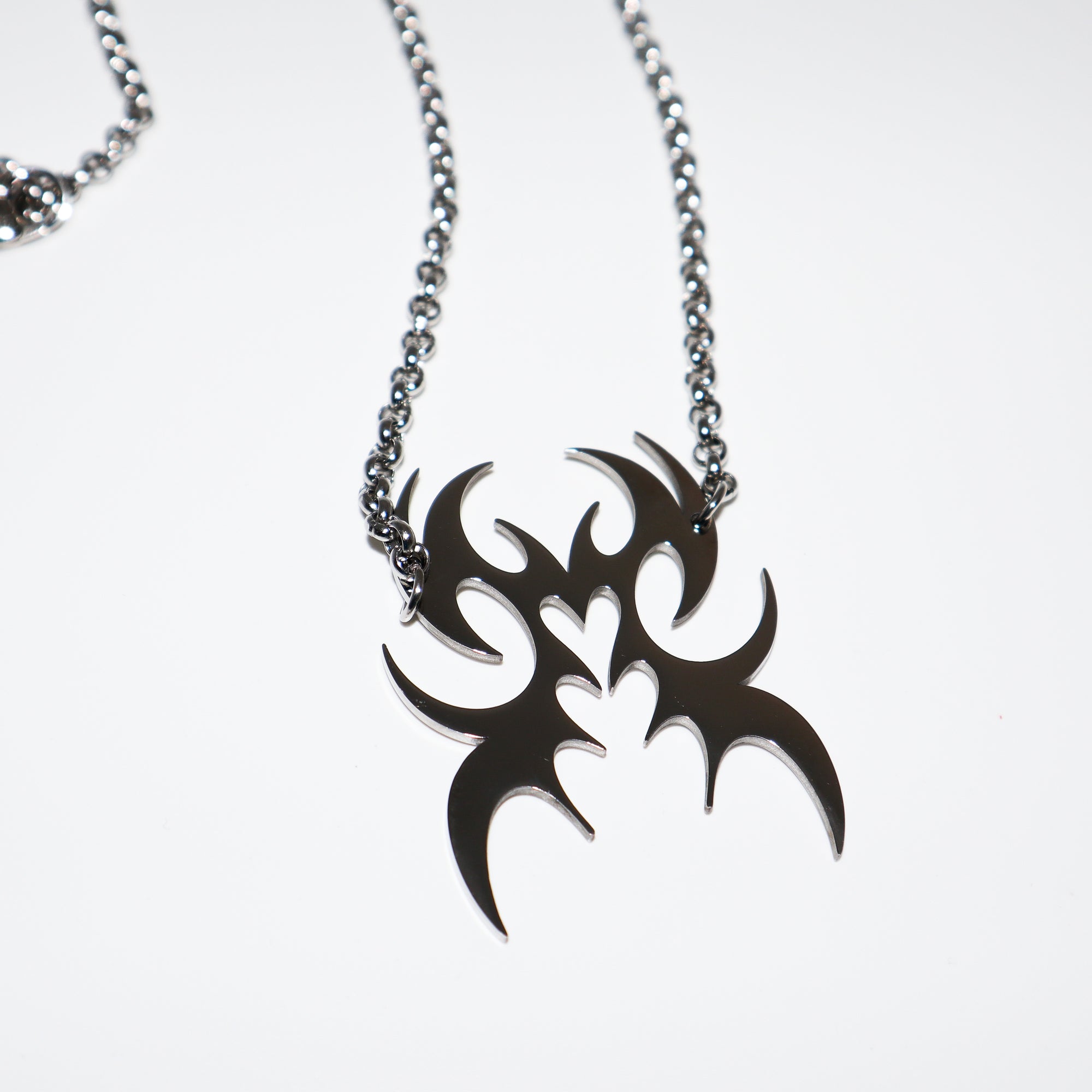 NIGHTCRAWLER NECKLACE