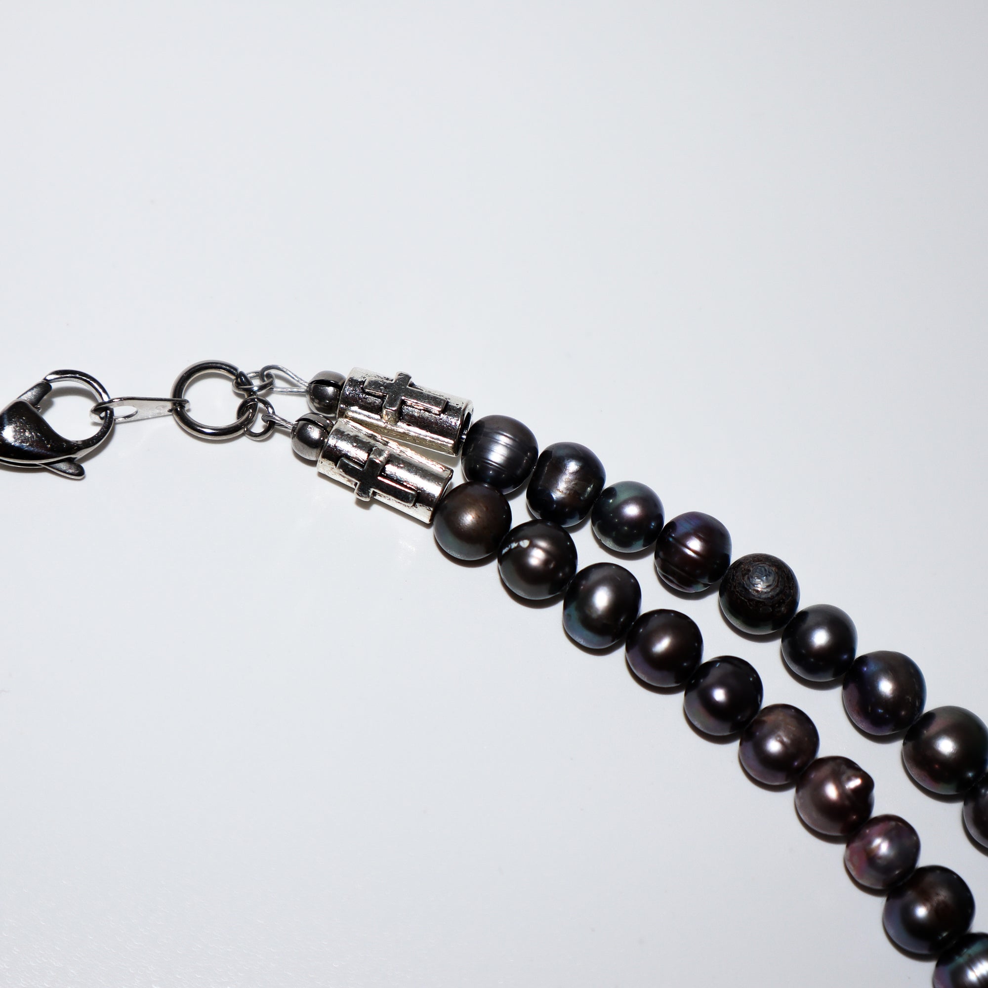 VINTAGE PERAL CROSS NECKLACE